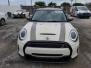 ✅ 2023 MINI Hardtop Cooper S • VIN: WMW53DH0XP2S67179 • Lot: 80672905. Wystawiony na Copart z przebiegiem 20 619 mil. Bezpłatny archiwum sprzedaży aukcyjnych z USA i szczegółowy raport historii pojazdu na DreamBid. Zdjęcie 5.