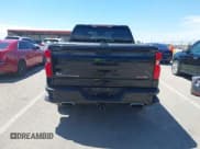 ✅ 2021 Chevrolet Silverado 1500 RST • VIN: 3GCUYEEDXMG255551 • Lot: 42189298. Wystawiony na IAAI z przebiegiem 47 515 mil. Bezpłatny archiwum sprzedaży aukcyjnych z USA i szczegółowy raport historii pojazdu na DreamBid. Zdjęcie 16.