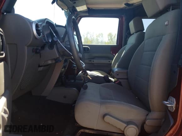 ✅ 2008 Jeep Wrangler Sahara • VIN: 1J4FA54198L505014 • Lot: 55328045. Wystawiony na Copart z przebiegiem 128 049 mil. Bezpłatny archiwum sprzedaży aukcyjnych z USA i szczegółowy raport historii pojazdu na DreamBid. Zdjęcie 7.