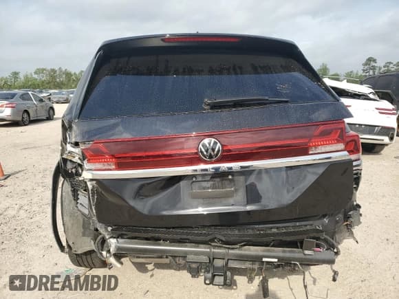 ✅ 2024 Volkswagen Atlas SE • VIN: 1V2JR2CA1RC579584 • Lot: 51906295. Listed on Copart with 12,746 mi. Free auction sales archive from the USA and detailed vehicle history report at DreamBid. Image 6.