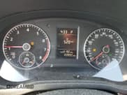 ✅ 2014 Volkswagen Passat S • VIN: 1VWAS7A34EC103585 • Lot: 70380135. Wystawiony na Copart z przebiegiem 122 892 mil. Bezpłatny archiwum sprzedaży aukcyjnych z USA i szczegółowy raport historii pojazdu na DreamBid. Zdjęcie 9.