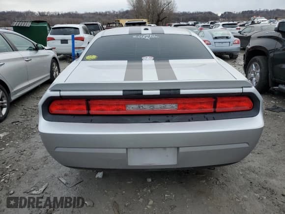 ✅ 2010 Dodge Challenger SE • VIN: 2B3CJ4DV4AH322761 • Lot: 86652574. Wystawiony na Copart z przebiegiem 142 726 mil. Bezpłatny archiwum sprzedaży aukcyjnych z USA i szczegółowy raport historii pojazdu na DreamBid. Zdjęcie 6.