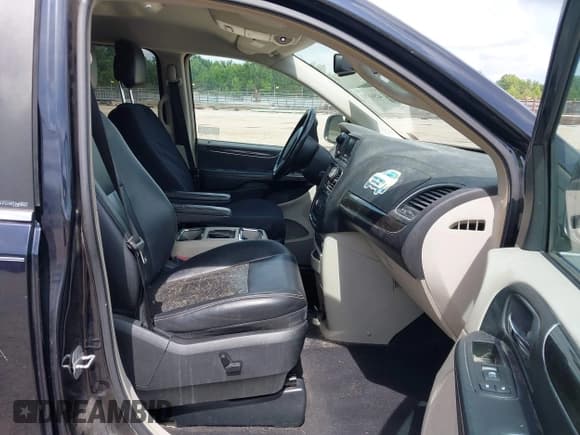 ✅ 2011 Chrysler Town & Country Touring L • VIN: 2A4RR8DG1BR635699 • Лот: 42561792. Опубликован ранее на IAAI с пробегом 175 277 миль. Бесплатный доступ к архиву аукционных продаж из США и подробный отчёт об истории автомобиля на DreamBid. Изображение 5.