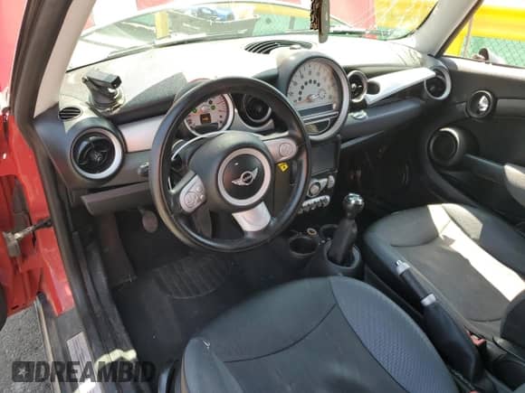 2009 MINI Hardtop with VIN WMWMF33549TU71215, listed as a Copart auction lot 62721075 with 141,040 mi miles and Non repairable. Bid and sale history available at DreamBid. Image 8.