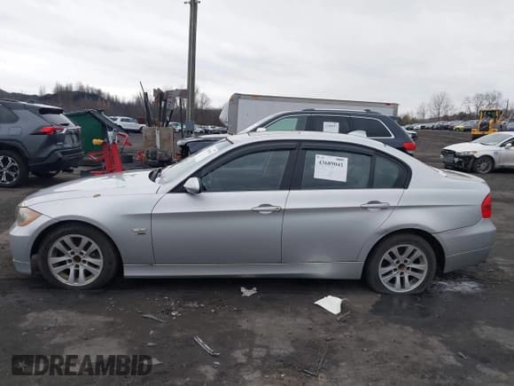 ✅ 2007 BMW 3 Series 328xi • VIN: WBAVC73557KP33010 • Lot: 43689041. Listed on IAAI with 178,678 mi. Free auction sales archive from the USA and detailed vehicle history report at DreamBid. Image 6.