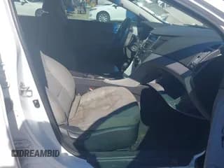 ✅ 2014 Hyundai Sonata GLS • VIN: 5NPEB4AC5EH884463 • Lot: 43444790. Listed on IAAI with 125,103 mi. Free auction sales archive from the USA and detailed vehicle history report at DreamBid. Image 5.