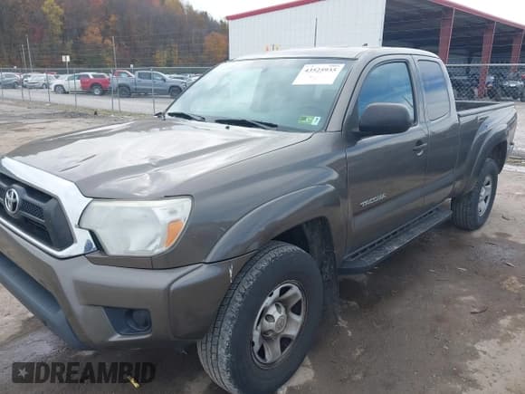 ✅ 2015 Toyota Tacoma • VIN: 5TFUX4EN9FX036715 • Lot: 43525935. Listed on IAAI with 238,420 mi. Free auction sales archive from the USA and detailed vehicle history report at DreamBid. Image 2.