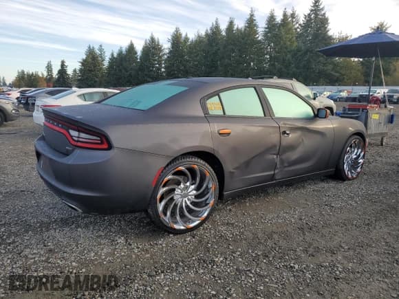✅ 2015 Dodge Charger SXT • VIN: 2C3CDXHG5FH823852 • Lot: 87070695. Wystawiony na Copart z przebiegiem 95 440 mil. Bezpłatny archiwum sprzedaży aukcyjnych z USA i szczegółowy raport historii pojazdu na DreamBid. Zdjęcie 3.