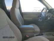 ✅ 2004 Chevrolet Colorado Z85 • VIN: 1GCCS198348122025 • Lot: 66398905. Wystawiony na Copart z przebiegiem 198 423 mil. Bezpłatny archiwum sprzedaży aukcyjnych z USA i szczegółowy raport historii pojazdu na DreamBid. Zdjęcie 10.