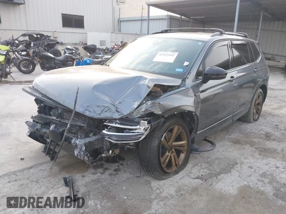 ✅ 2023 Volkswagen Tiguan SE R-Line Black • VIN: 3VVCB7AX2PM107104 • Lot: 42313212. Listed on IAAI with 27,500 mi. Free auction sales archive from the USA and detailed vehicle history report at DreamBid. Image 18.