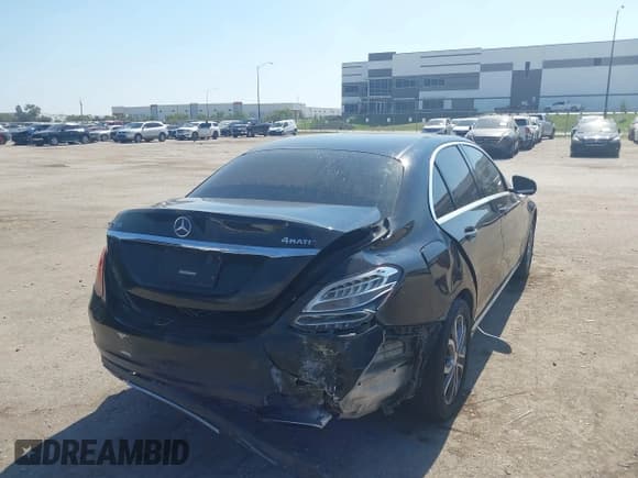 ✅ 2015 Mercedes-Benz C 300 Sport • VIN: 55SWF4KB5FU019814 • Лот: 43410003. Опубликован ранее на IAAI с пробегом 160 532 миль. Бесплатный доступ к архиву аукционных продаж из США и подробный отчёт об истории автомобиля на DreamBid. Изображение 4.