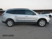 ✅ 2017 Chevrolet Traverse LS • VIN: 1GNKRFKD4HJ238853 • Lot: 43411770. Wystawiony na IAAI z przebiegiem 54 100 mil. Bezpłatny archiwum sprzedaży aukcyjnych z USA i szczegółowy raport historii pojazdu na DreamBid. Zdjęcie 13.
