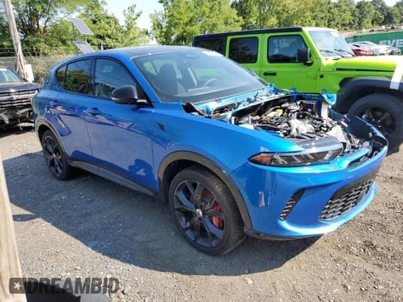 2024 Dodge Hornet R/T Plus z VIN ZACPDFDW2R3A23248, wystawiony jako Copart lot #79399974 z przebiegiem 525 mil mil oraz Szkoda całkowita • Salvage title. Historia ofert i sprzedaży dostępna na DreamBid. Obrazek 4.