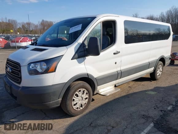 ✅ 2018 Ford Transit Passenger XL • VIN: 1FBZX2YM1JKA33699 • Lot: 41786863. Wystawiony na IAAI z przebiegiem 138 735 mil. Bezpłatny archiwum sprzedaży aukcyjnych z USA i szczegółowy raport historii pojazdu na DreamBid. Zdjęcie 19.