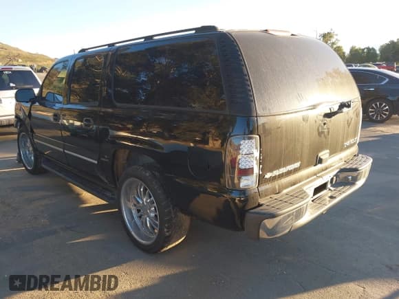 ✅ 2005 Chevrolet Suburban LT • VIN: 3GNEC16Z65G141285 • Lot: 43822728. Listed on IAAI with 189,940 mi. Free auction sales archive from the USA and detailed vehicle history report at DreamBid. Image 3.