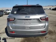 ✅ 2018 Jeep Compass Latitude • VIN: 3C4NJDBB2JT455347 • Lot: 91132415. Wystawiony na Copart z przebiegiem 57 216 mil. Bezpłatny archiwum sprzedaży aukcyjnych z USA i szczegółowy raport historii pojazdu na DreamBid. Zdjęcie 6.