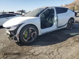 ✅ 2023 Kia EV6 GT • VIN: KNDC5DLE3P5114388 • Lot: 71125615. Wystawiony na Copart z przebiegiem 30 898 mil. Bezpłatny archiwum sprzedaży aukcyjnych z USA i szczegółowy raport historii pojazdu na DreamBid. Zdjęcie 1.