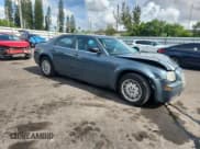 ✅ 2005 Chrysler 300 300 • VIN: 2C3JA43R05H663952 • Lot: 59230765. Wystawiony na Copart z przebiegiem 122 812 mil. Bezpłatny archiwum sprzedaży aukcyjnych z USA i szczegółowy raport historii pojazdu na DreamBid. Zdjęcie 4.