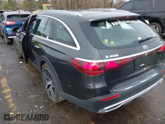 ✅ 2024 Mercedes-Benz E 450 • VIN: W1KLH6FB2RA026260 • Lot: 41748256. Listed on IAAI with 5,488 mi. Free auction sales archive from the USA and detailed vehicle history report at DreamBid. Image 3.