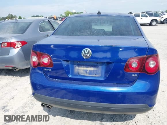 ✅ 2009 Volkswagen Jetta SE • VIN: 3VWRZ71K99M159242 • Lot: 42200917. Listed on IAAI with 226,285 mi. Free auction sales archive from the USA and detailed vehicle history report at DreamBid. Image 17.