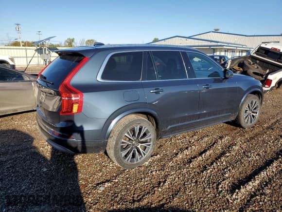 ✅ 2022 Volvo XC90 Momentum • VIN: YV4102PK6N1783203 • Lot: 81949045. Wystawiony na Copart z przebiegiem 69 700 mil. Bezpłatny archiwum sprzedaży aukcyjnych z USA i szczegółowy raport historii pojazdu na DreamBid. Zdjęcie 3.