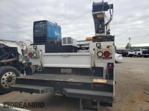 ✅ 2016 Ford F-550 XL • VIN: 1FDUF5GT6GED42011 • Lot: 69095925. Listed on Copart with 163,252 mi. Free auction sales archive from the USA and detailed vehicle history report at DreamBid. Image 6.