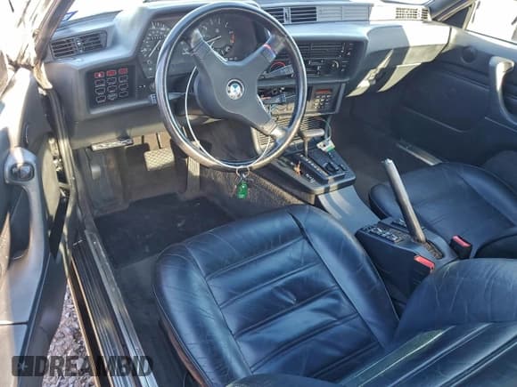 ✅ 1987 BMW 6 Series 635CSi • VIN: WBAEC8405H0614606 • Лот: 96278935. Опубликован ранее на Copart с пробегом 153 281 миль. Бесплатный доступ к архиву аукционных продаж из США и подробный отчёт об истории автомобиля на DreamBid. Изображение 8.