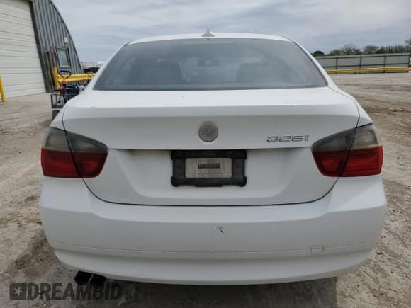 ✅ 2006 BMW 3 Series 325i • VIN: WBAVB13506PT18520 • Лот: 53155905. Опубликован ранее на Copart с пробегом 260 361 миль. Бесплатный доступ к архиву аукционных продаж из США и подробный отчёт об истории автомобиля на DreamBid. Изображение 6.