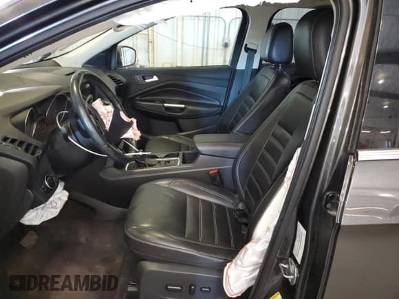 ✅ 2017 Ford Escape SE • VIN: 1FMCU9GD1HUC98427 • Lot: 70163095. Wystawiony na Copart z przebiegiem 143 794 mil. Bezpłatny archiwum sprzedaży aukcyjnych z USA i szczegółowy raport historii pojazdu na DreamBid. Zdjęcie 7.