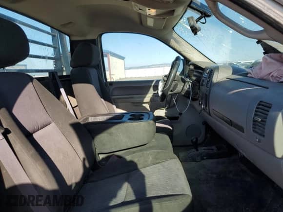 2014 Chevrolet Silverado 3500HD Work Truck z VIN 1GC0KZCG6EF105427, wystawiony jako Copart lot #69698044 z przebiegiem 92 811 mil mil oraz Szkoda całkowita • Salvage title. Historia ofert i sprzedaży dostępna na DreamBid. Obrazek 11.