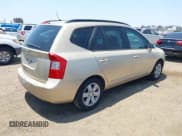 ✅ 2008 Kia Rondo LX • VIN: KNAFG526X87151643 • Lot: 42593118. Wystawiony na IAAI z przebiegiem 228 113 mil. Bezpłatny archiwum sprzedaży aukcyjnych z USA i szczegółowy raport historii pojazdu na DreamBid. Zdjęcie 4.