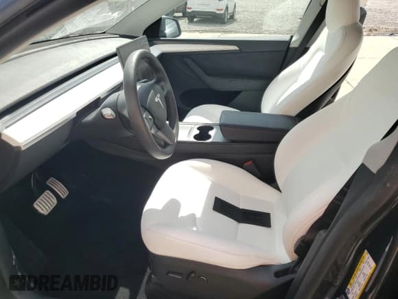✅ 2024 Tesla Model Y Performance • VIN: 7SAYGDEFXRA279555 • Lot: 69436085. Listed on Copart with 35,023 mi. Free auction sales archive from the USA and detailed vehicle history report at DreamBid. Image 7.