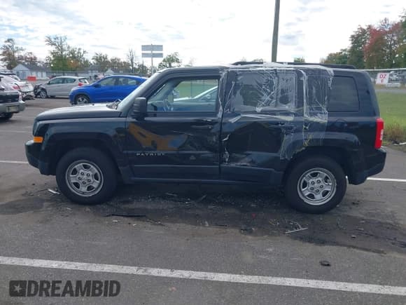 ✅ 2016 Jeep Patriot Sport SE • VIN: 1C4NJRBB3GD580126 • Lot: 43401890. Listed on IAAI with 281,192 mi. Free auction sales archive from the USA and detailed vehicle history report at DreamBid. Image 14.