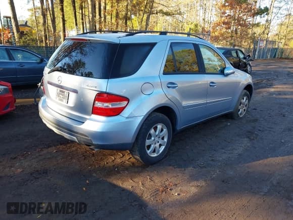 ✅ 2006 Mercedes-Benz M 350 • VIN: 4JGBB86E36A132124 • Lot: 43835995. Listed on IAAI with 156,194 mi. Free auction sales archive from the USA and detailed vehicle history report at DreamBid. Image 4.