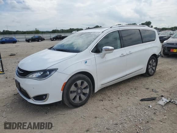 ✅ 2019 Chrysler Pacifica Hybrid Limited • VIN: 2C4RC1N72KR509090 • Лот: 60441235. Опубликован ранее на Copart с пробегом 105 821 миль. Бесплатный доступ к архиву аукционных продаж из США и подробный отчёт об истории автомобиля на DreamBid. Изображение 1.