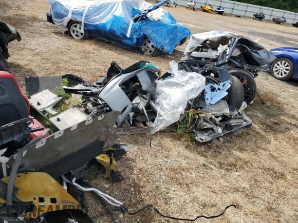 ✅ 2018 Audi R8 V10 plus • VIN: WUAKBAFX6J7900264 • Лот: 68268385. Опубликован ранее на Copart с пробегом Не указан. Бесплатный доступ к архиву аукционных продаж из США и подробный отчёт об истории автомобиля на DreamBid. Изображение 12.