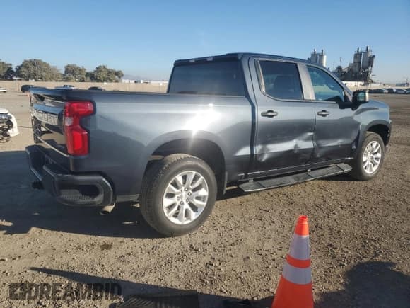 ✅ 2021 Chevrolet Silverado 1500 Custom • VIN: 1GCPWBEK5MZ294418 • Lot: 83649874. Wystawiony na Copart z przebiegiem 38 724 mil. Bezpłatny archiwum sprzedaży aukcyjnych z USA i szczegółowy raport historii pojazdu na DreamBid. Zdjęcie 3.