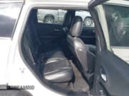 ✅ 2015 Jeep Cherokee Latitude • VIN: 1C4PJMCS4FW627077 • Lot: 43551085. Wystawiony na IAAI z przebiegiem 135 238 mil. Bezpłatny archiwum sprzedaży aukcyjnych z USA i szczegółowy raport historii pojazdu na DreamBid. Zdjęcie 8.