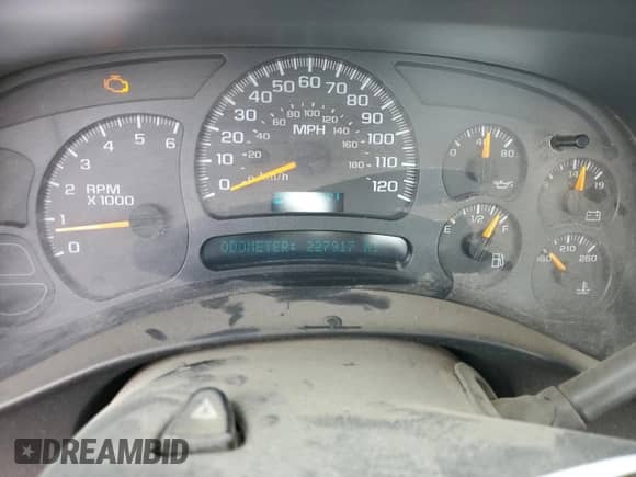 2004 Chevrolet Silverado 1500 LS z VIN 1GCEC14V74Z251317, wystawiony jako Copart lot #79619084 z przebiegiem 227 917 mil mil oraz Szkoda całkowita • Salvage title. Historia ofert i sprzedaży dostępna na DreamBid. Obrazek 9.