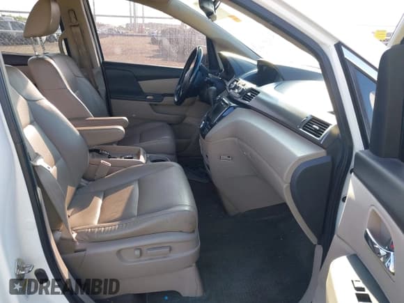 ✅ 2014 Honda Odyssey EX-L • VIN: 5FNRL5H66EB071412 • Lot: 43559911. Wystawiony na IAAI z przebiegiem 141 329 mil. Bezpłatny archiwum sprzedaży aukcyjnych z USA i szczegółowy raport historii pojazdu na DreamBid. Zdjęcie 5.