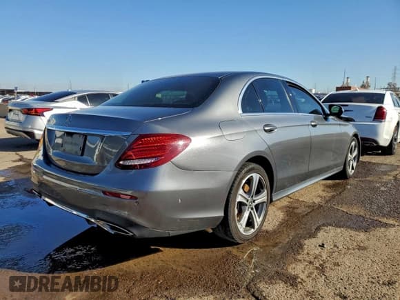 ✅ 2018 Mercedes-Benz E 300 • VIN: WDDZF4JB4JA387814 • Lot: 94215725. Listed on Copart with 82,174 mi. Free auction sales archive from the USA and detailed vehicle history report at DreamBid. Image 3.