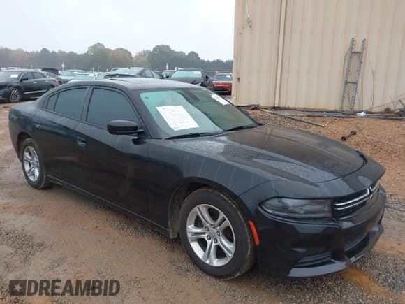 ✅ 2015 Dodge Charger SE • VIN: 2C3CDXBG9FH858371 • Lot: 43546020. Wystawiony na IAAI z przebiegiem 332 779 mil. Bezpłatny archiwum sprzedaży aukcyjnych z USA i szczegółowy raport historii pojazdu na DreamBid. Zdjęcie 1.