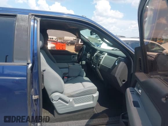 ✅ 2011 Ford F-150 XL • VIN: 1FTEX1CM8BFC49040 • Lot: 43023974. Wystawiony na IAAI z przebiegiem 111 516 mil. Bezpłatny archiwum sprzedaży aukcyjnych z USA i szczegółowy raport historii pojazdu na DreamBid. Zdjęcie 5.