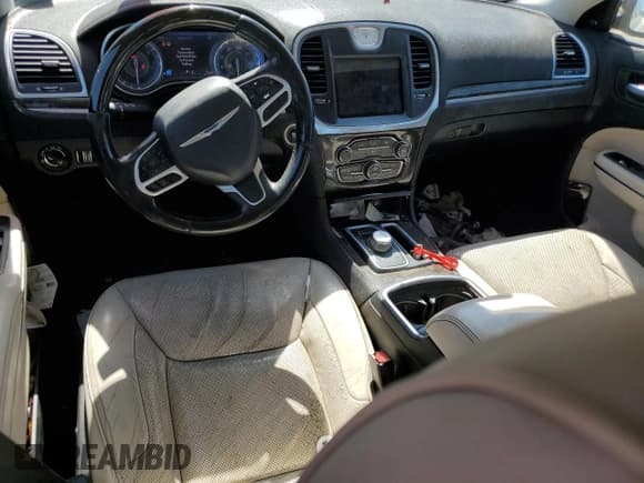 ✅ 2018 Chrysler 300 Limited • VIN: 2C3CCAEG8JH126883 • Lot: 86609615. Wystawiony na Copart z przebiegiem 84 224 mil. Bezpłatny archiwum sprzedaży aukcyjnych z USA i szczegółowy raport historii pojazdu na DreamBid. Zdjęcie 8.