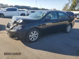 ✅ 2010 Toyota Camry LE • VIN: 4T1BF3EK8AU100632 • Лот: 89700675. Опубликован ранее на Copart с пробегом 205 111 миль. Бесплатный доступ к архиву аукционных продаж из США и подробный отчёт об истории автомобиля на DreamBid. Изображение 1.