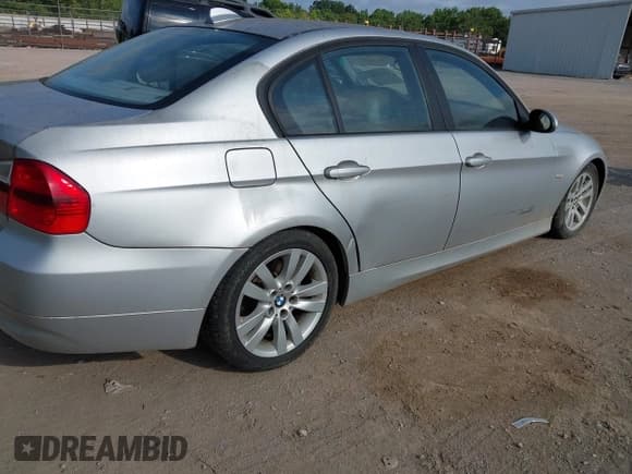 ✅ 2007 BMW 3 Series 328i • VIN: WBAVA33537KX73892 • Lot: 42612963. Listed on IAAI with 227,683 mi. Free auction sales archive from the USA and detailed vehicle history report at DreamBid. Image 4.