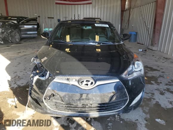 ✅ 2017 Hyundai Veloster • VIN: KMHTC6ADXHU324551 • Lot: 44230575. Wystawiony na Copart z przebiegiem 86 056 mil. Bezpłatny archiwum sprzedaży aukcyjnych z USA i szczegółowy raport historii pojazdu na DreamBid. Zdjęcie 5.