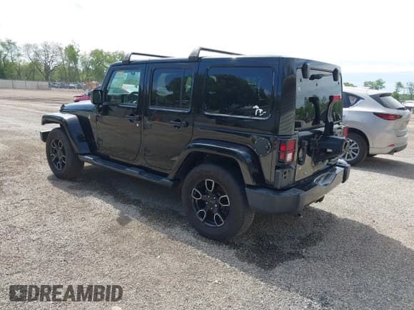 ✅ 2018 Jeep Wrangler Unlimited Sahara • VIN: 1C4BJWEG2JL895134 • Lot: 42203621. Wystawiony na IAAI z przebiegiem 124 854 mil. Bezpłatny archiwum sprzedaży aukcyjnych z USA i szczegółowy raport historii pojazdu na DreamBid. Zdjęcie 3.