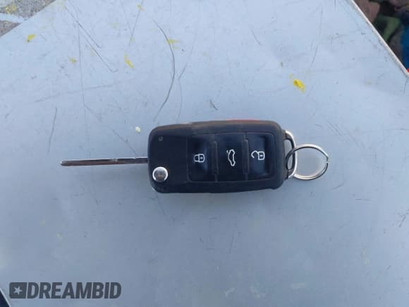 ✅ 2015 Volkswagen Passat S • VIN: 1VWAT7A31FC014572 • Lot: 43681668. Listed on IAAI with 197,929 mi. Free auction sales archive from the USA and detailed vehicle history report at DreamBid. Image 11.