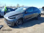 ✅ 2024 Tesla Model Y Long Range • VIN: 7SAYGDEE4RF149457 • Lot: 41700922. Wystawiony na IAAI z przebiegiem Nie podano. Bezpłatny archiwum sprzedaży aukcyjnych z USA i szczegółowy raport historii pojazdu na DreamBid. Zdjęcie 19.